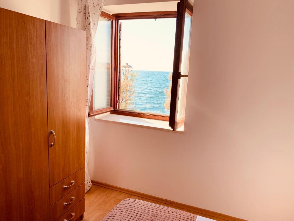First Row By The Sea *