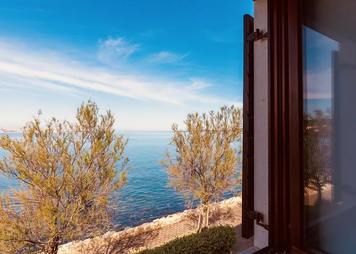 First Row By The Sea Apartment