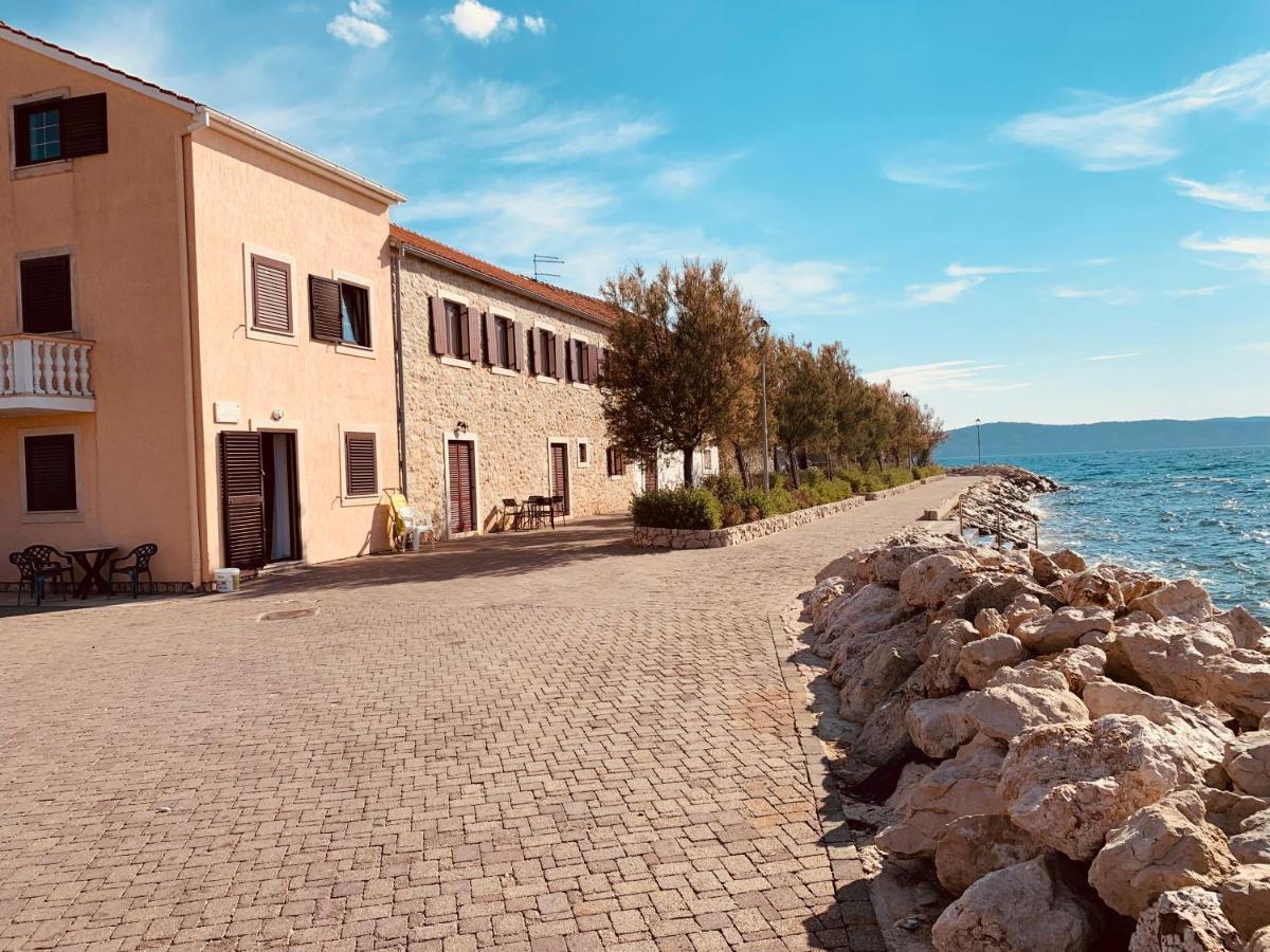 Apartment First Row By The Sea