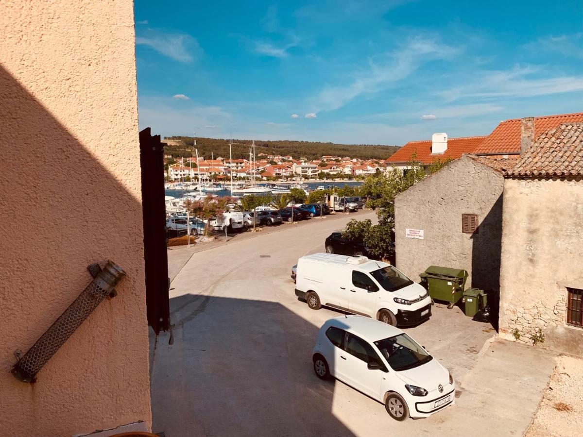 Apartment First Row By The Sea *